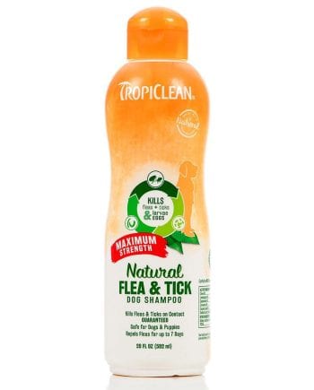 TROPICLEAN NATURAL FLEA & TICK MAXIMUM STRENGTH DOG SHAMPOO- Shampoo antipulgas y garrapatas 20oz